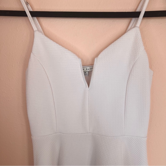 🥀 Women's Haute Monde White Flowy Mini Dress - Picture 2 of 11